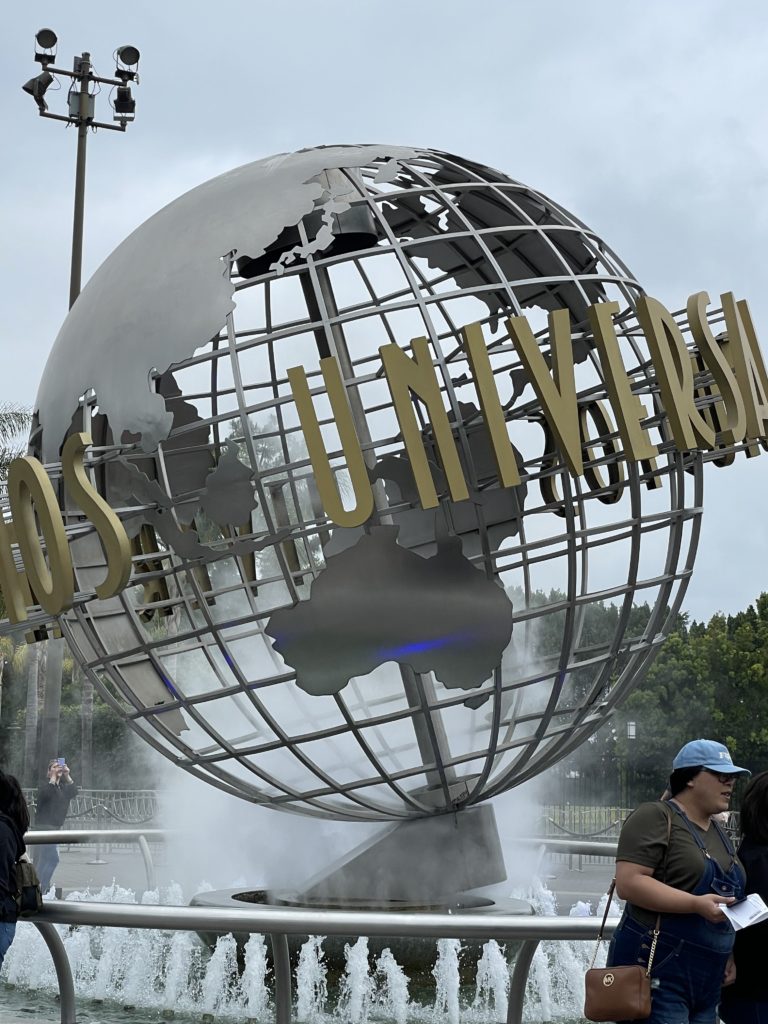 What to Wear to Universal Studios – 2023 Packing Tips